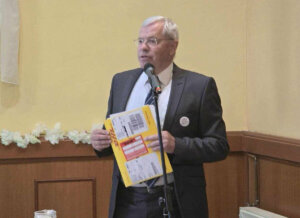 Dr. Ruttner György egy kampányrendezvényen